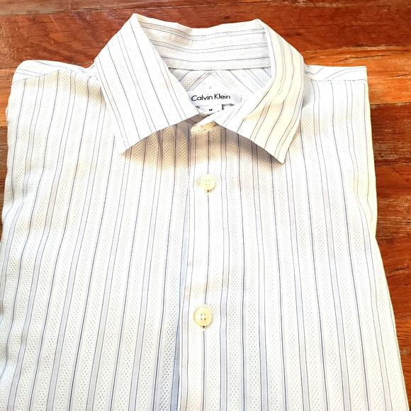 CALVIN KLEIN: Lux Casual Dress Shirt. Size-M - Picture 2 of 4